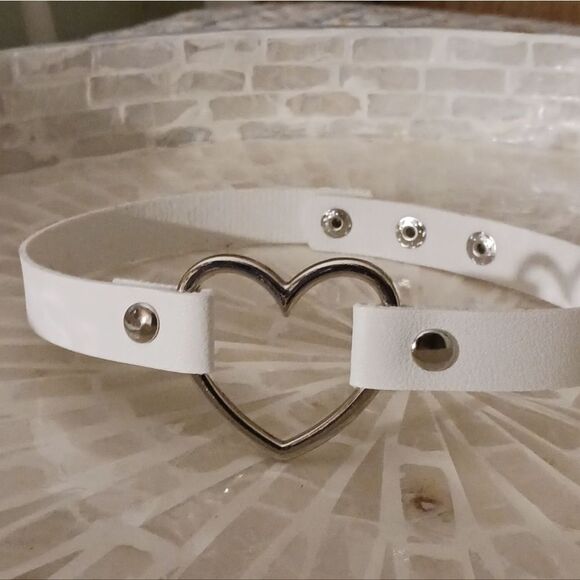 White Heart Shaped Choker Necklace, Silver Heart Pendant Choker - Picture 5 of 10